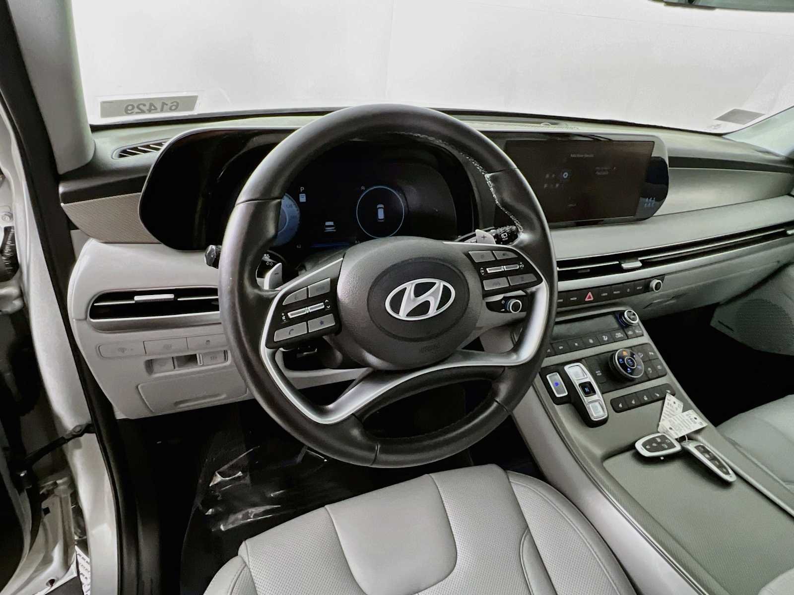 Used 2024 Typhoon Silver Hyundai SEL 7P image 11