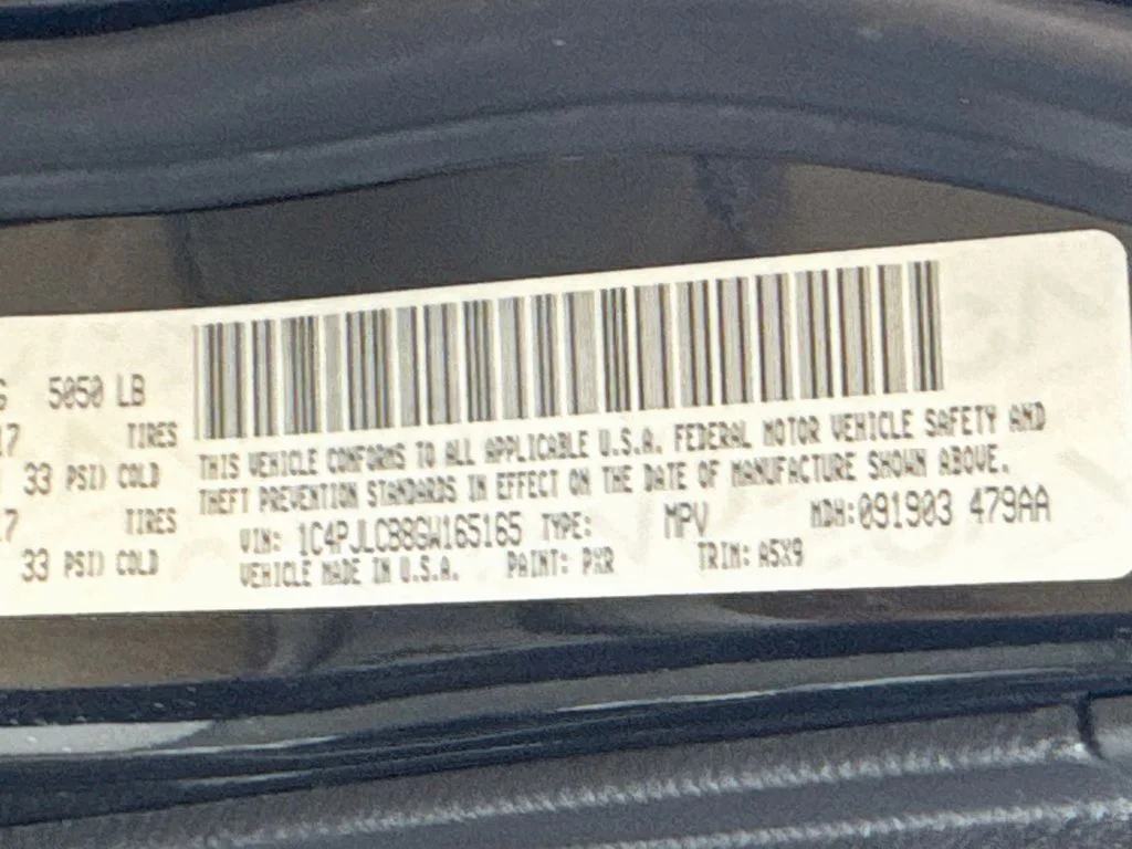 Used 2016 Black Jeep Latitude image 39