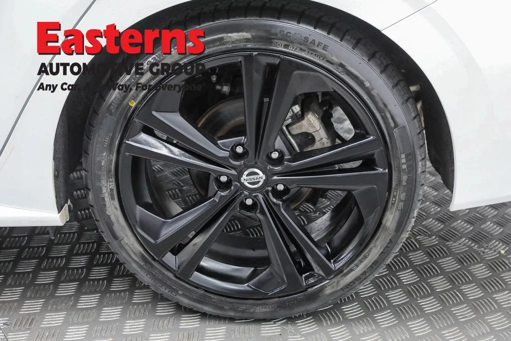 Used 2021 White Nissan SR image 31