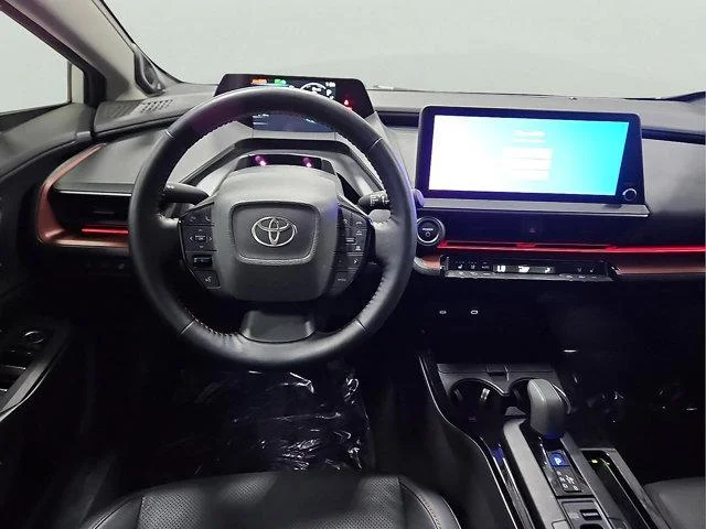 Certified Used 2023 PLATINUM WHITE PEARL MC. Toyota  image 5