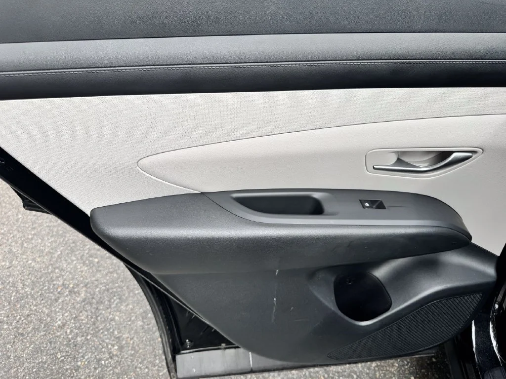 Used 2025 Black Hyundai SEL Convenience image 61