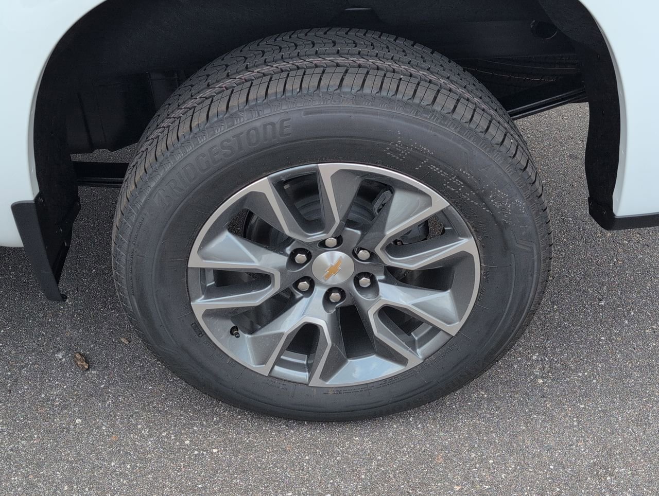 New 2026 Summit White Chevrolet LT image 31