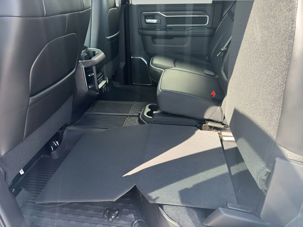 New 2026 Bright White Clear-Coat Exterior Paint RAM Laramie image 18
