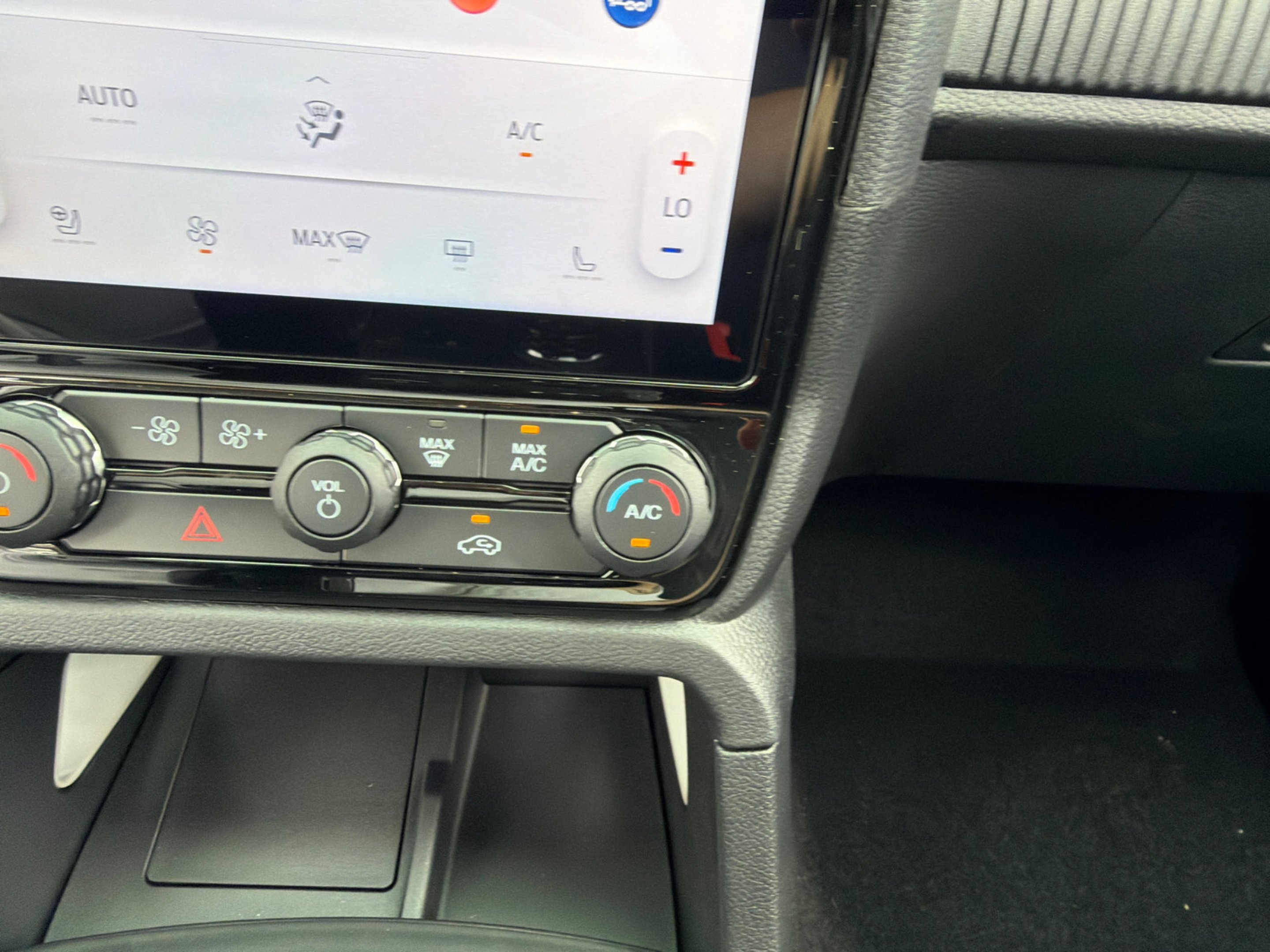 New 2026 Carbonized Gray Metallic Ford Lariat® image 28
