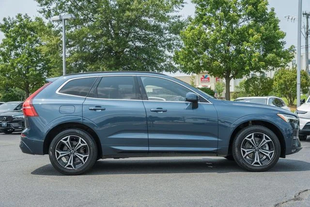 Used 2022 Denim Blue Volvo Momentum image 4