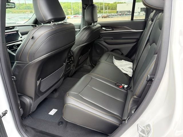 New 2026 Bright White Clear-Coat Exterior Paint Jeep  image 7