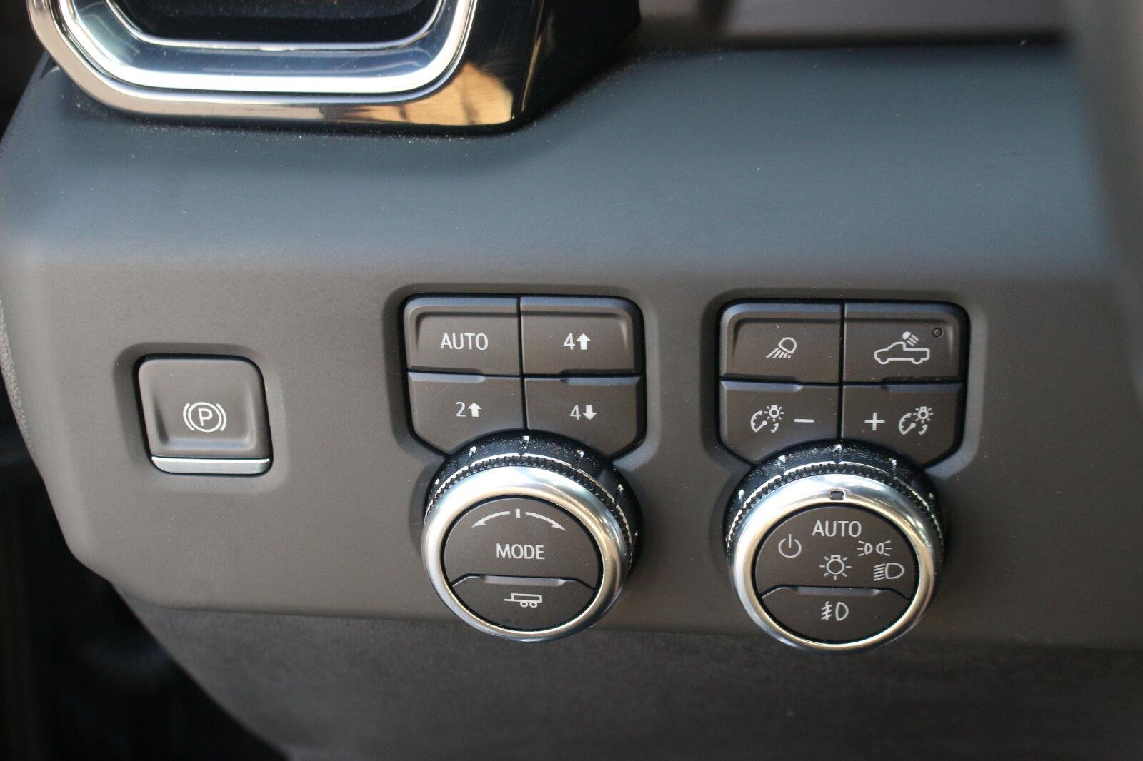 Used 2025 Onyx Black GMC Denali image 29