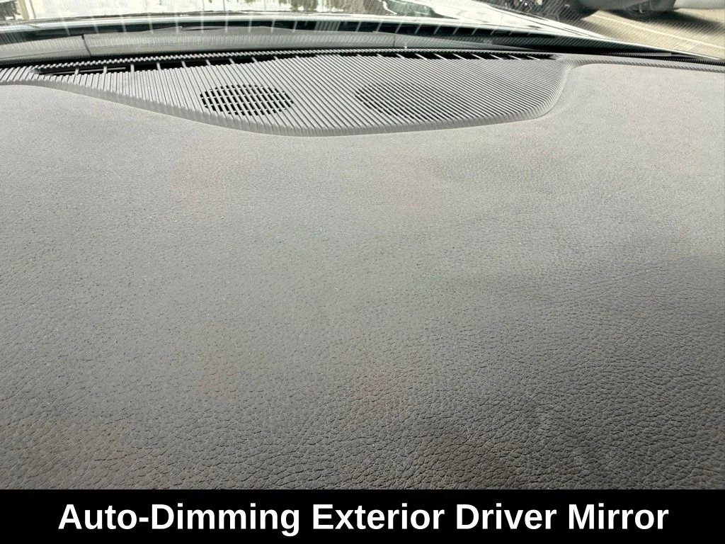 New 2026 Diamond Black Crystal Pearl-Coat Exterior Paint Jeep Limited image 11
