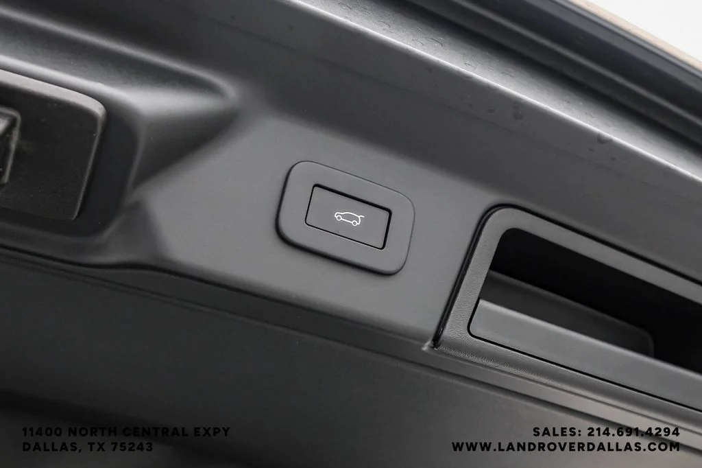 New 2026 Ostuni Pearl Wht Prem Met Land Rover Dynamic SE image 45