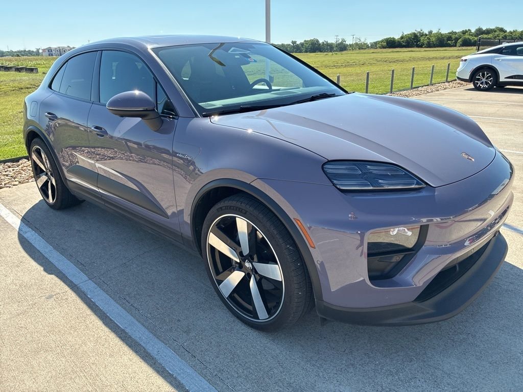 2024 Porsche Macan Macan 4 Electric's photo
