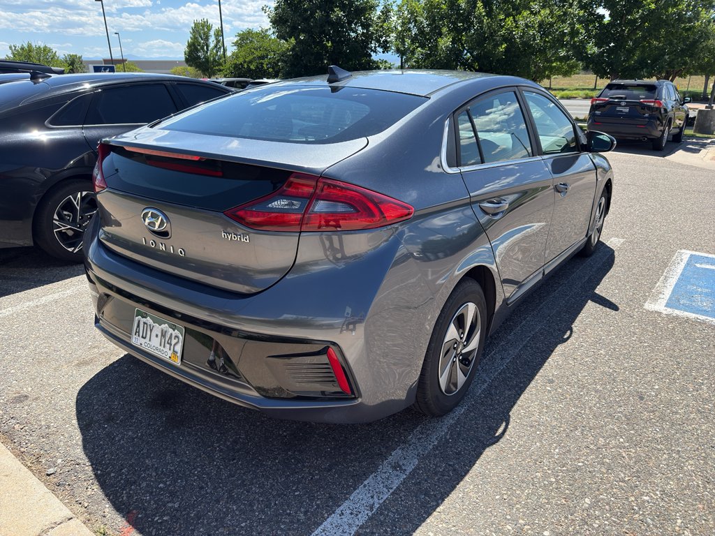 Used 2017 Summit Gray Hyundai SEL image 8