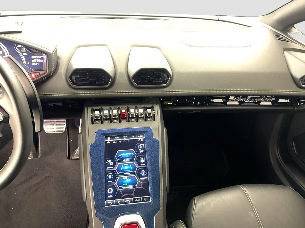 Used 2020  Lamborghini  image 24