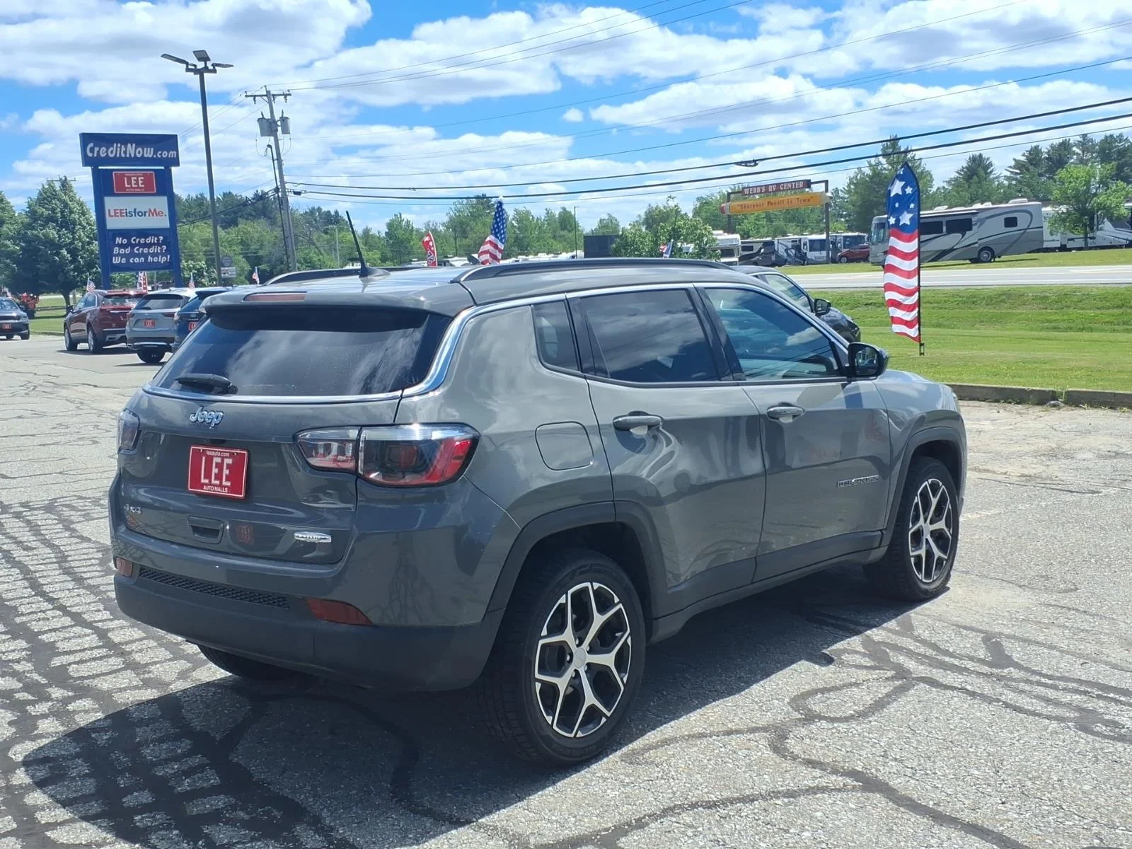 Used 2024 Gray Clearcoat Jeep Latitude image 5