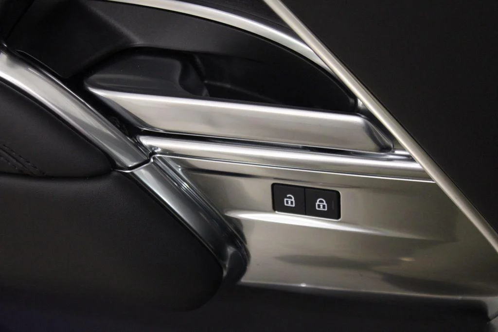 New 2026 Santorini Black Land Rover SE image 22