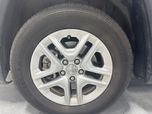 Used 2021 Silver Jeep Sport image 11