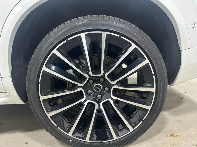 New 2026 Crystal White Volvo Plus image 22