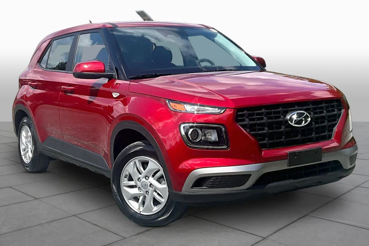 Used 2025 Ultimate Red Hyundai SE image 3