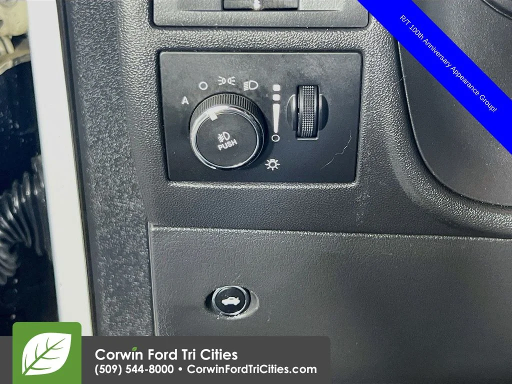 Used 2014 Bright White Clearcoat Dodge R/T image 18
