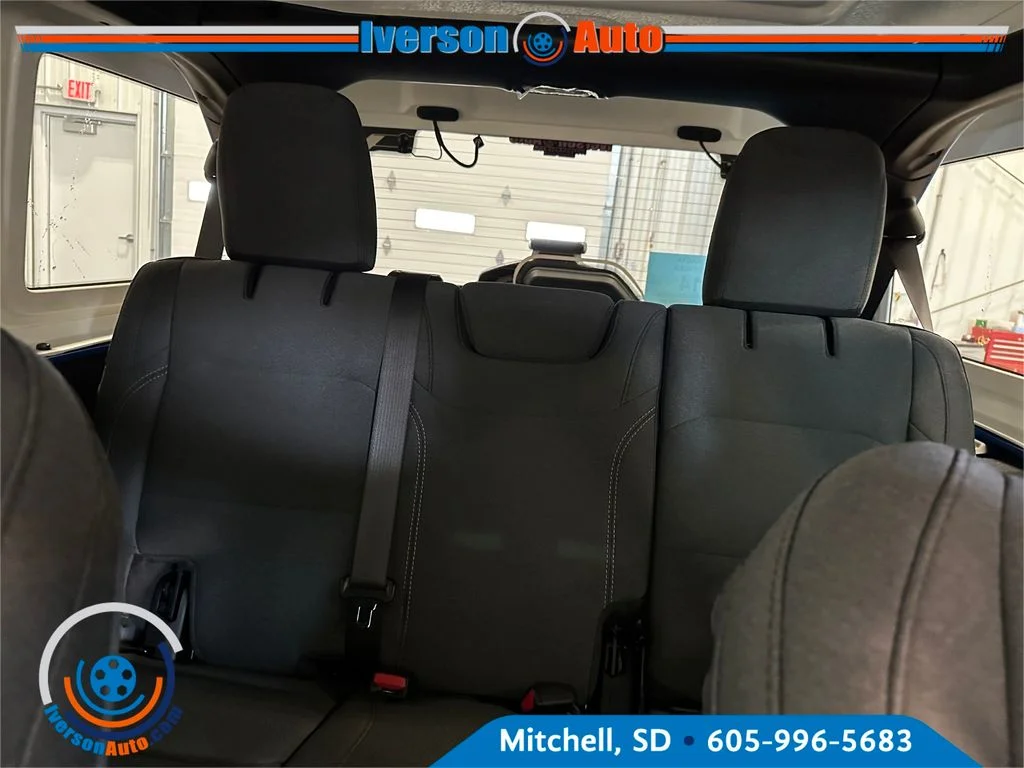 New 2026 Hydro Blue Pearlcoat Jeep Sport RHD image 27