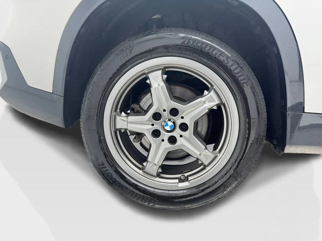 Used 2024 White BMW xDrive28i image 13