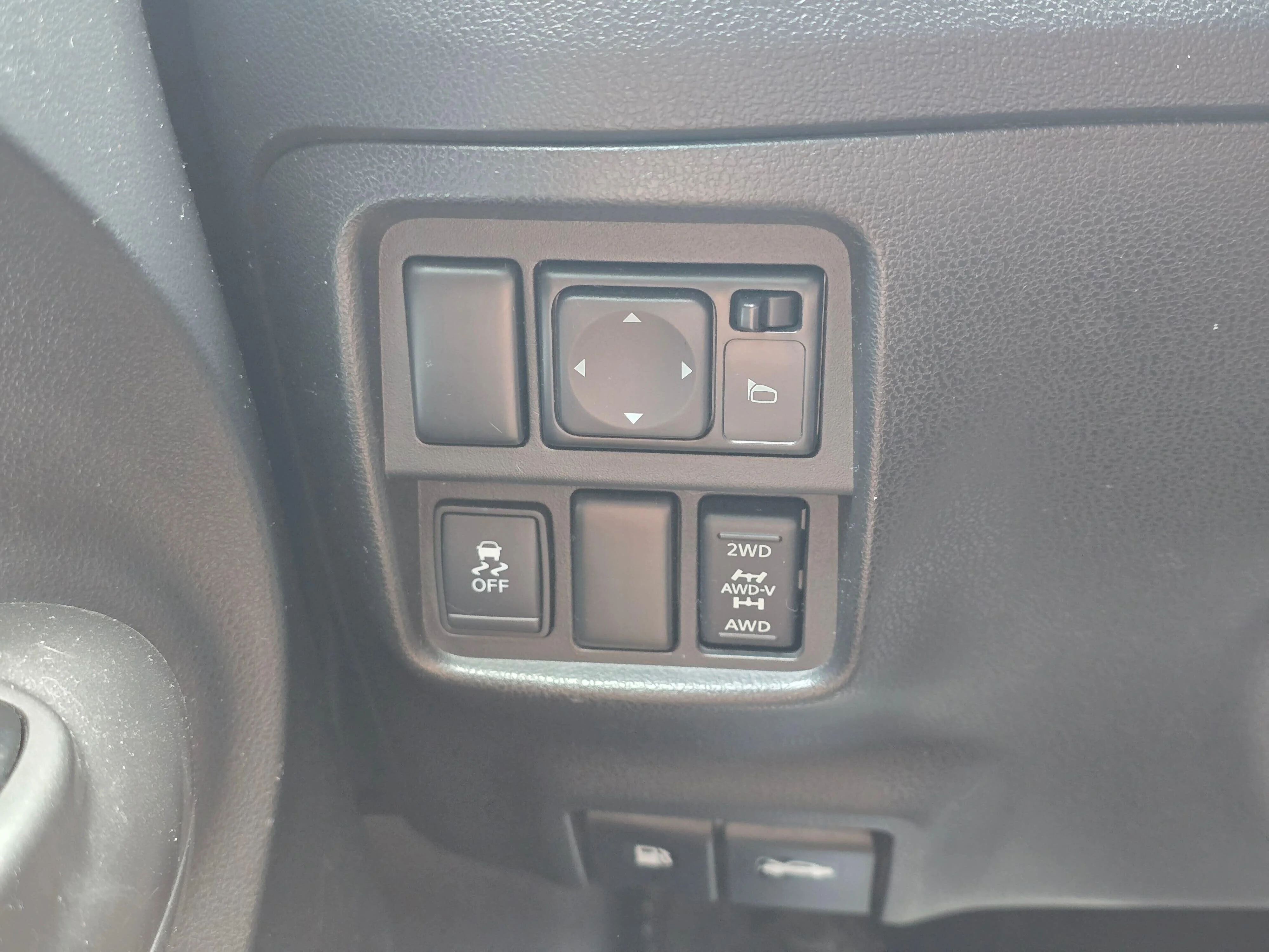 Used 2013 Sapphire Black Nissan SV image 18