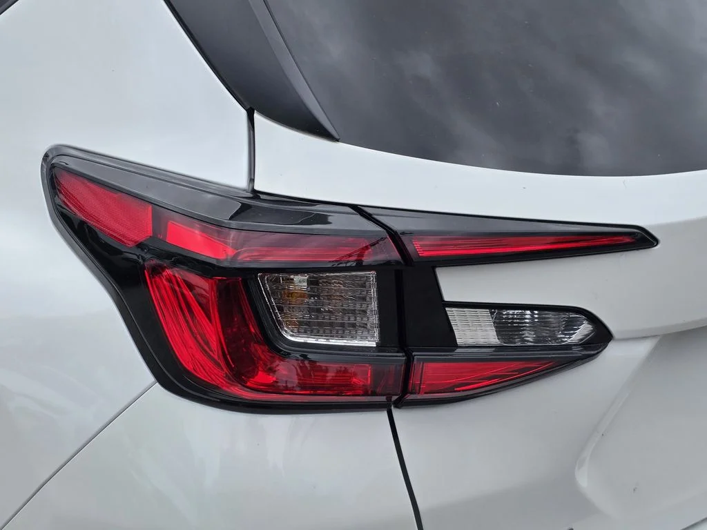 New 2026 CRYSTAL WHITE PEARL Subaru Limited image 7