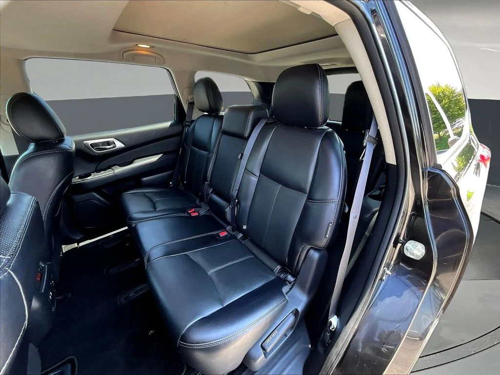 Used 2020 Black Nissan Platinum image 26