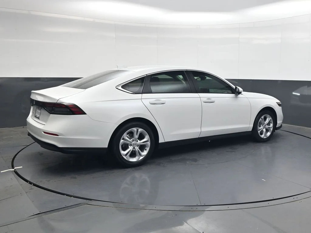 New 2026 Platinum White Pearl Honda LX image 4