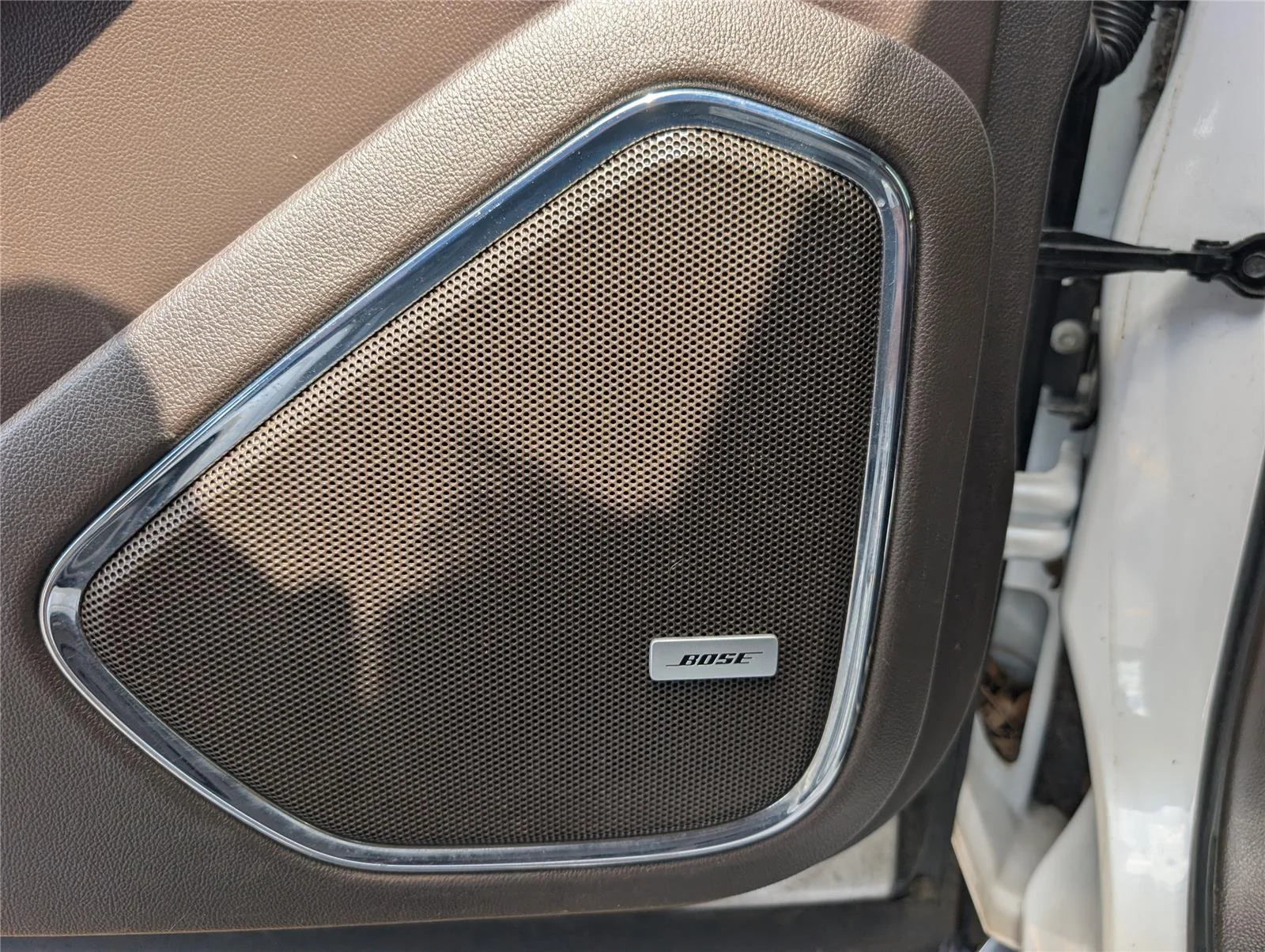 Used 2016 Iridescent Pearl Tricoat Chevrolet LTZ image 23