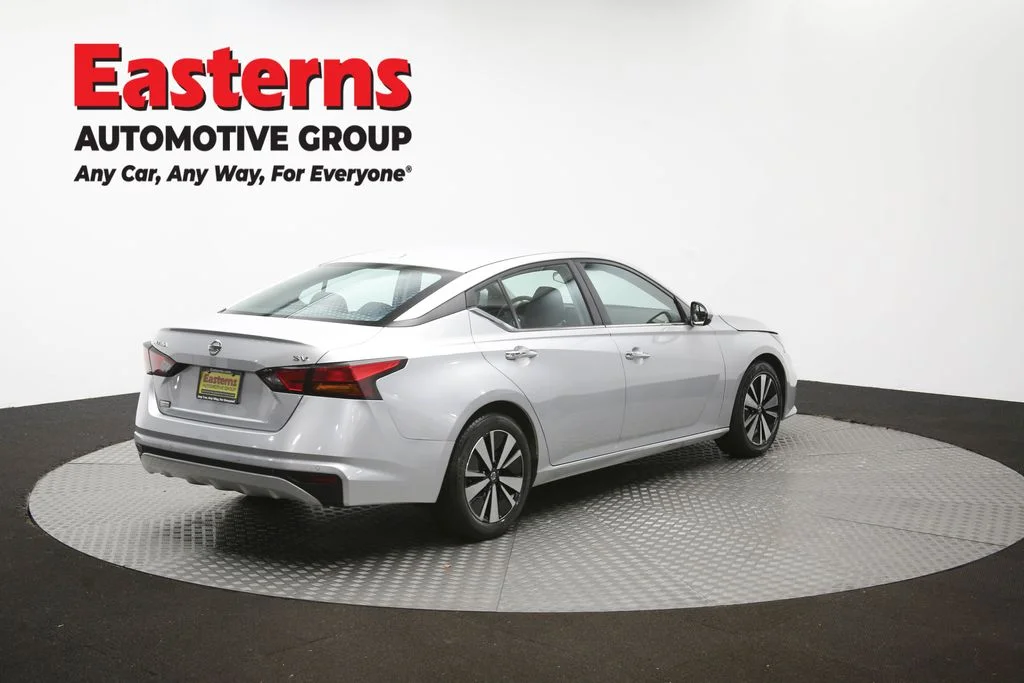 Used 2022 Silver Nissan 2.5 SV image 40