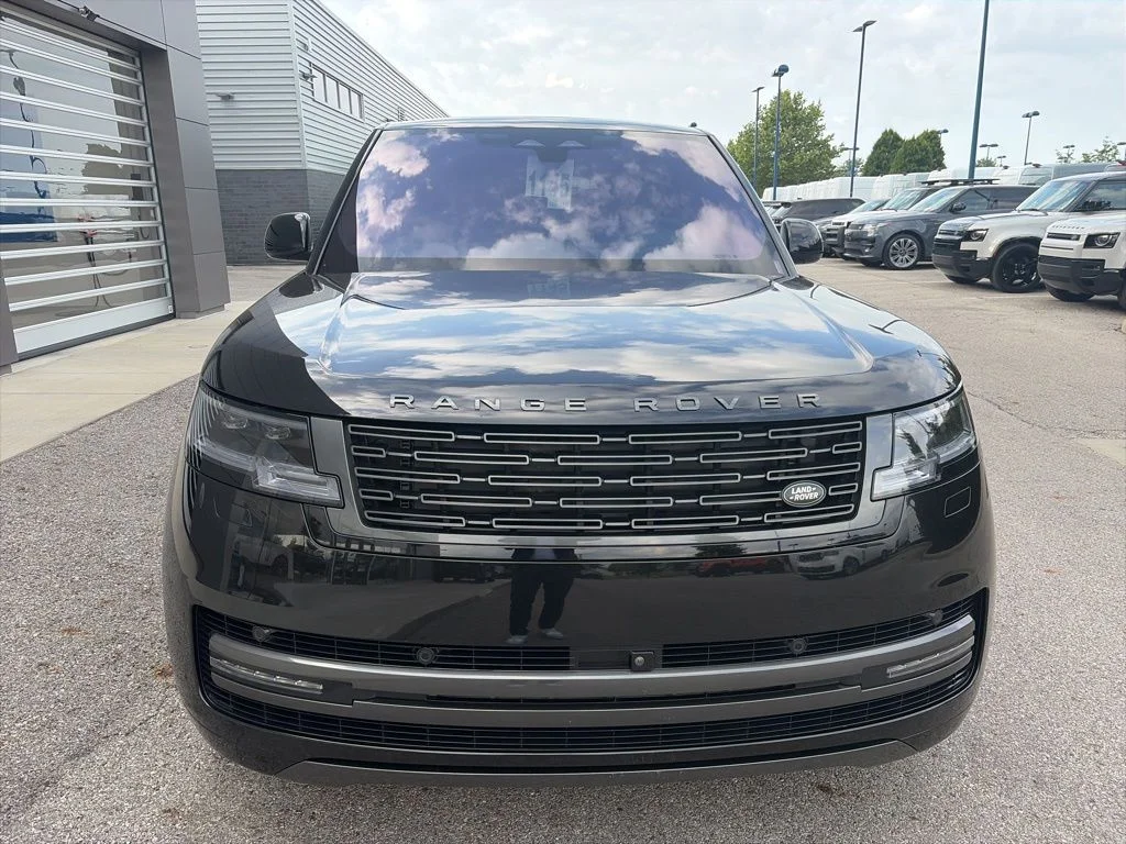 Certified Used 2023  Land Rover SE image 3