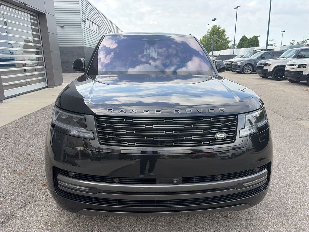 Used 2023 Santorini Black Metallic Land Rover SE image 3