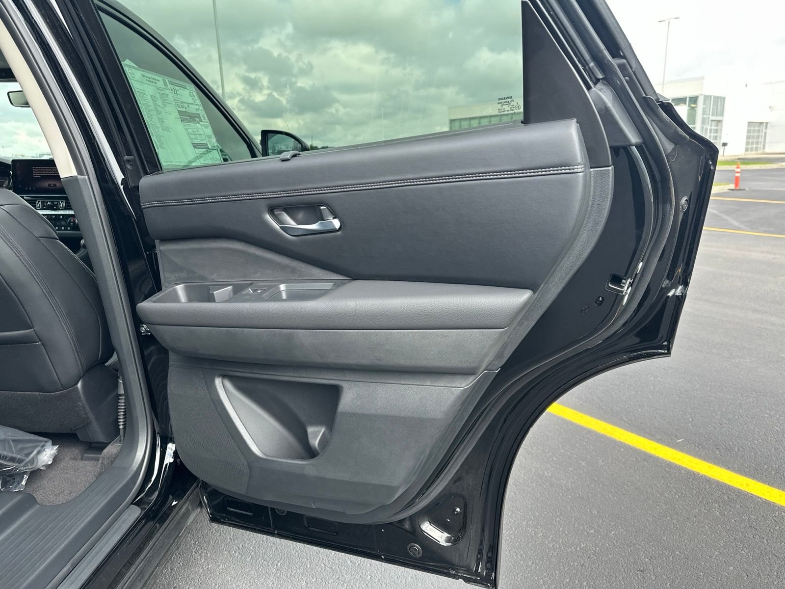 New 2026 Black Nissan Platinum image 35
