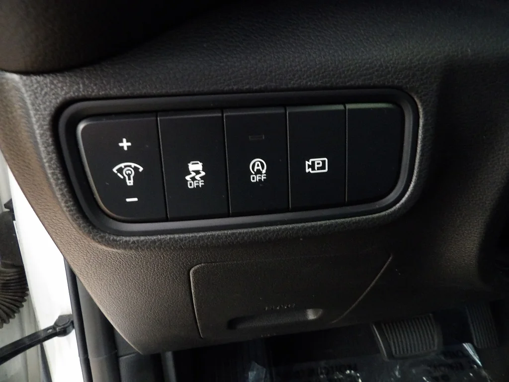 Used 2023 Snow White Pearl Kia GT-Line image 27