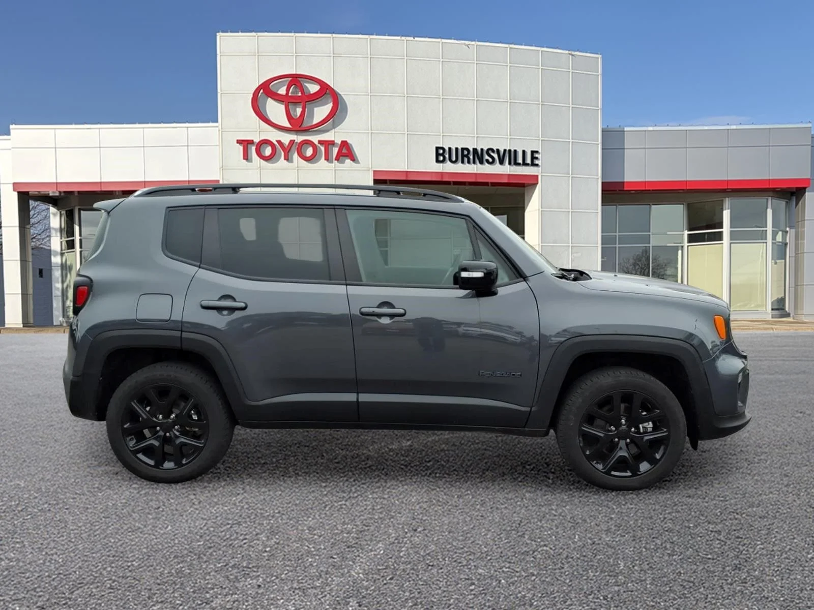 Used 2022 Jeep Renegade Altitude with VIN ZACNJDE12NPN65103 for sale in Burnsville, Minnesota