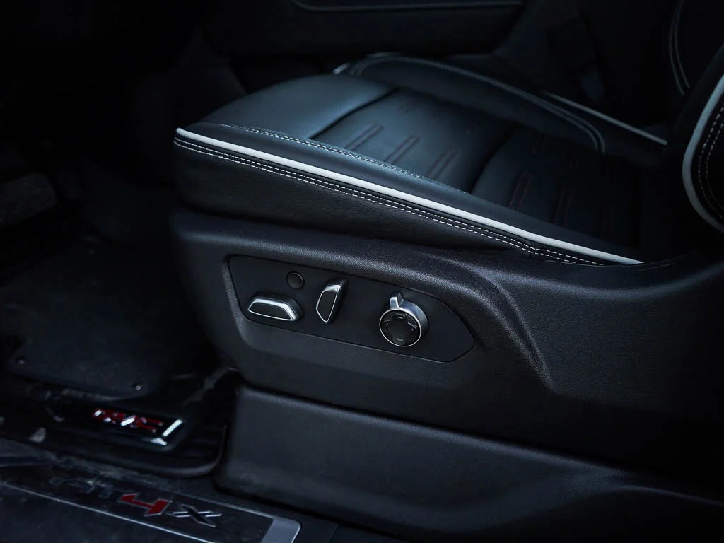 2026 GMC Sierra 1500 AT4X - Photo 18