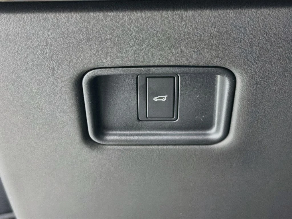 New 2027 Santorini Black Land Rover Dynamic SE image 10
