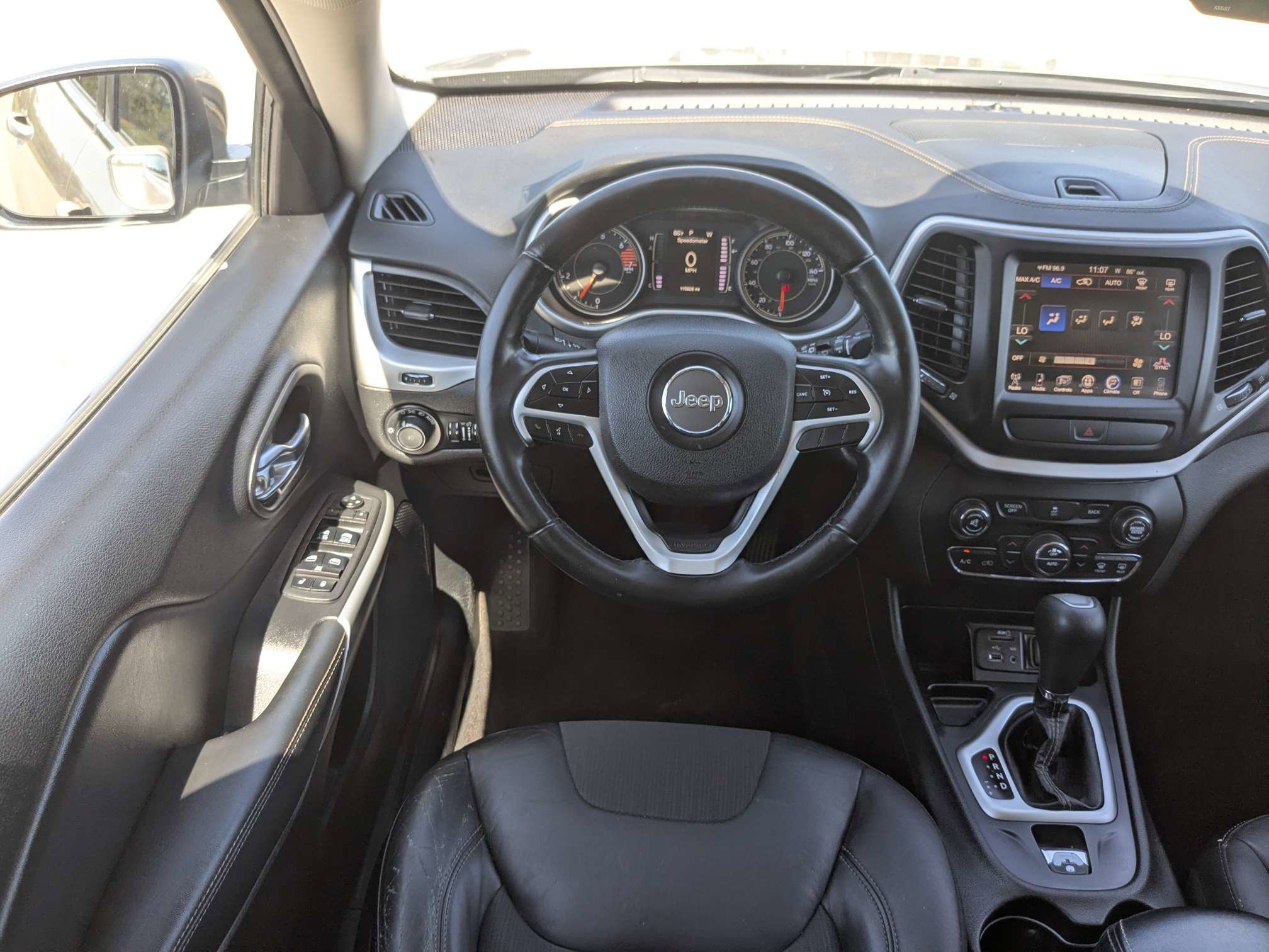 Used 2018 Light Brownstone Pearlcoat Jeep Latitude Plus image 19
