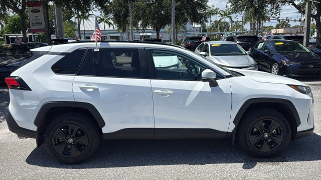 Used 2025 Ice Toyota XLE image 11