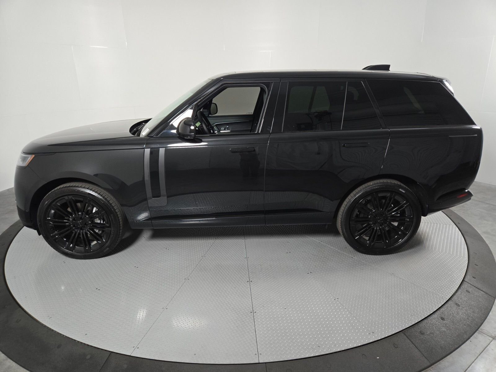 New 2026 Santorini Black Land Rover SE image 34