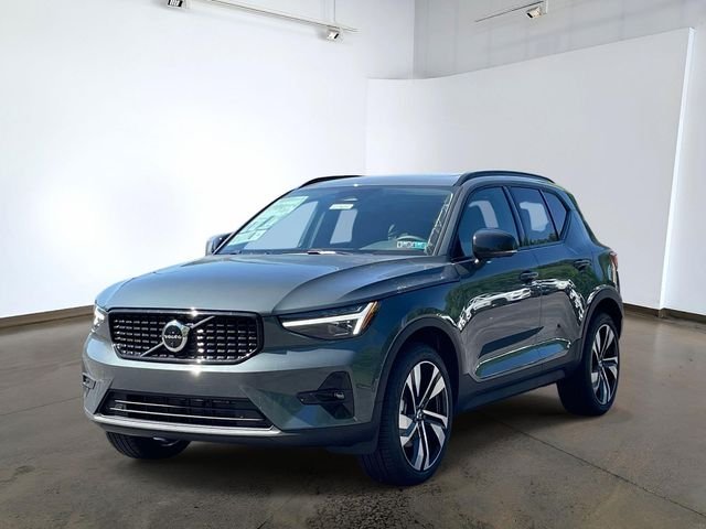 2026 Volvo XC40 B5 Ultra Dark AWD's photo