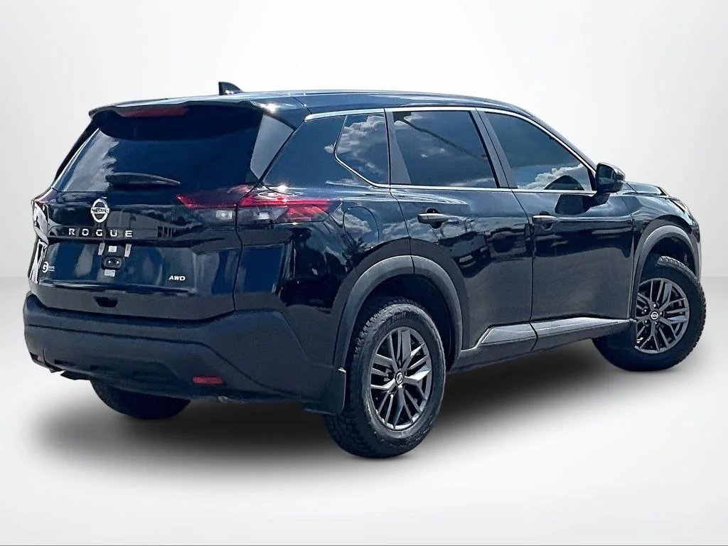 Used 2021 Black Nissan S image 3