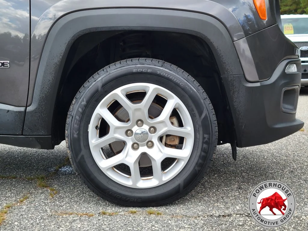 Used 2017 Gray Jeep Latitude image 13