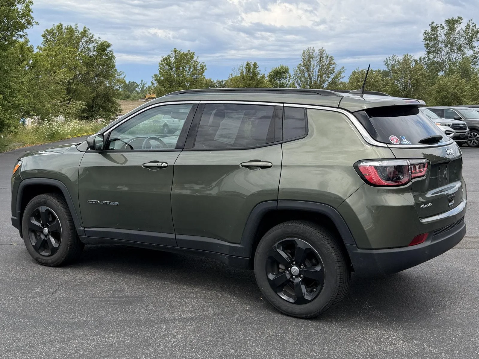 Used 2021 Olive Green Pearlcoat Jeep Latitude image 4