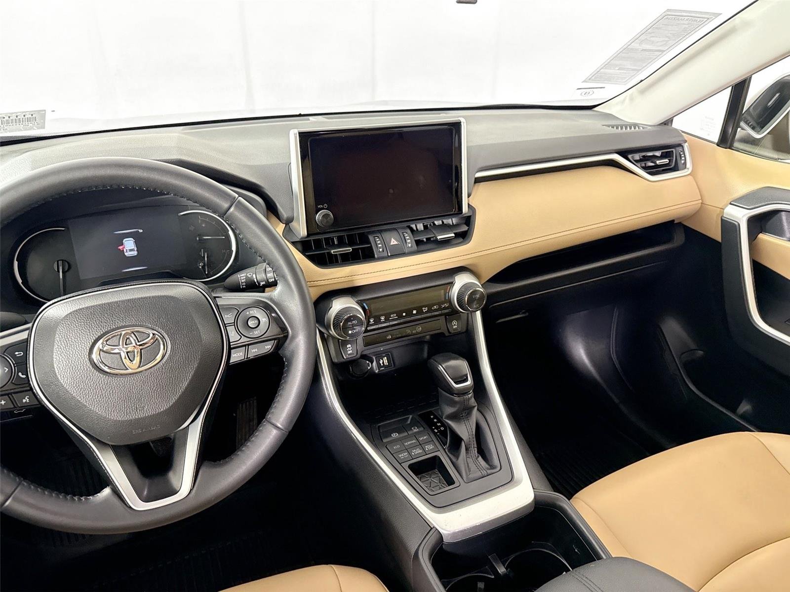 Used 2025 Midnight Black Metallic Toyota XLE Premium image 32