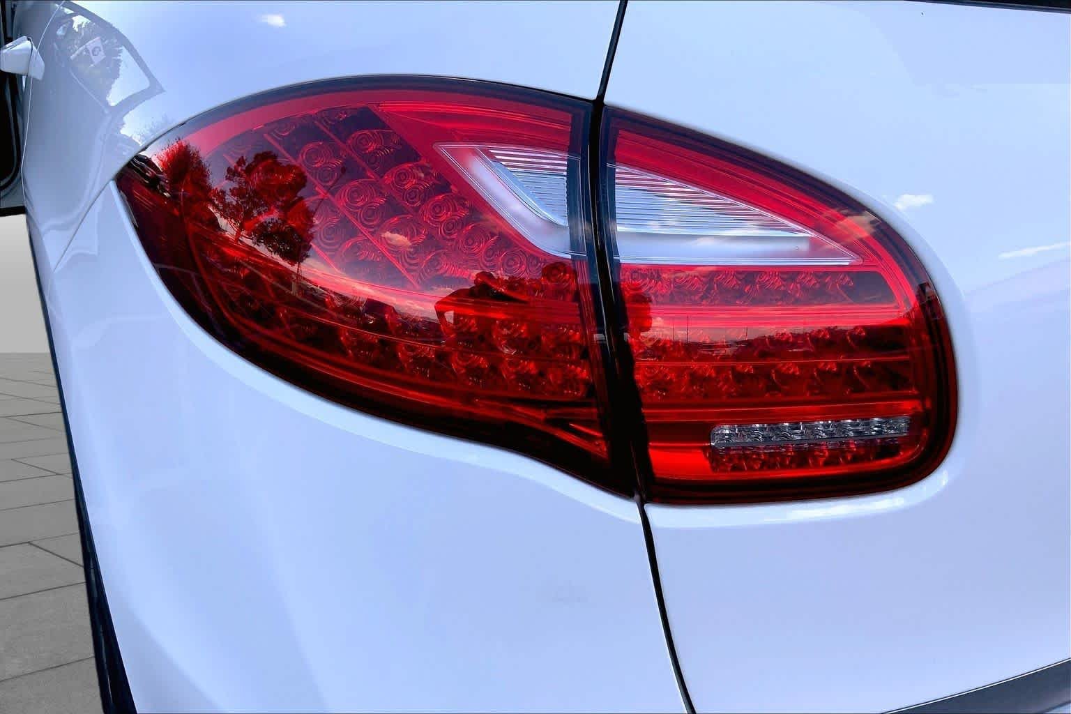 Used 2013 White Porsche S image 28