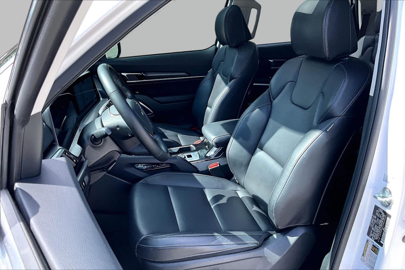 Used 2025 Glacial White Pearl Kia S image 8