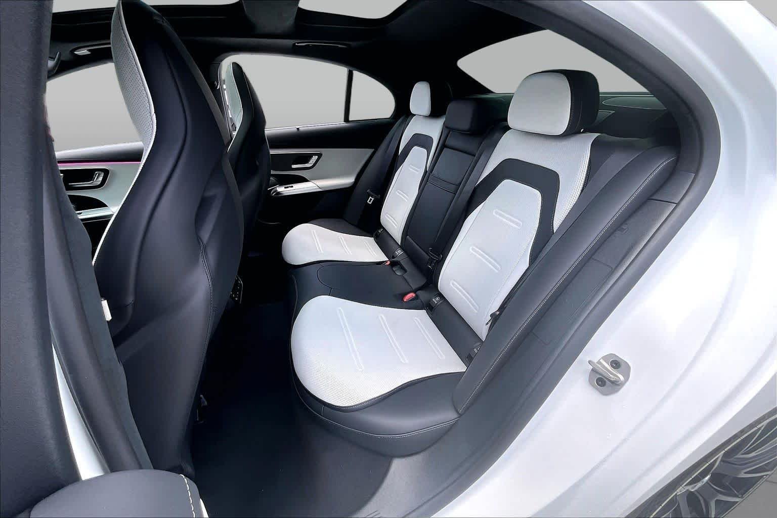Used 2025 MANUFAKTUR Moonlight White Magno Mercedes-Benz AMG® E 53 E image 21