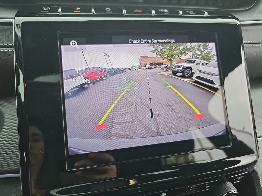Used 2023 Gray Jeep Altitude image 25