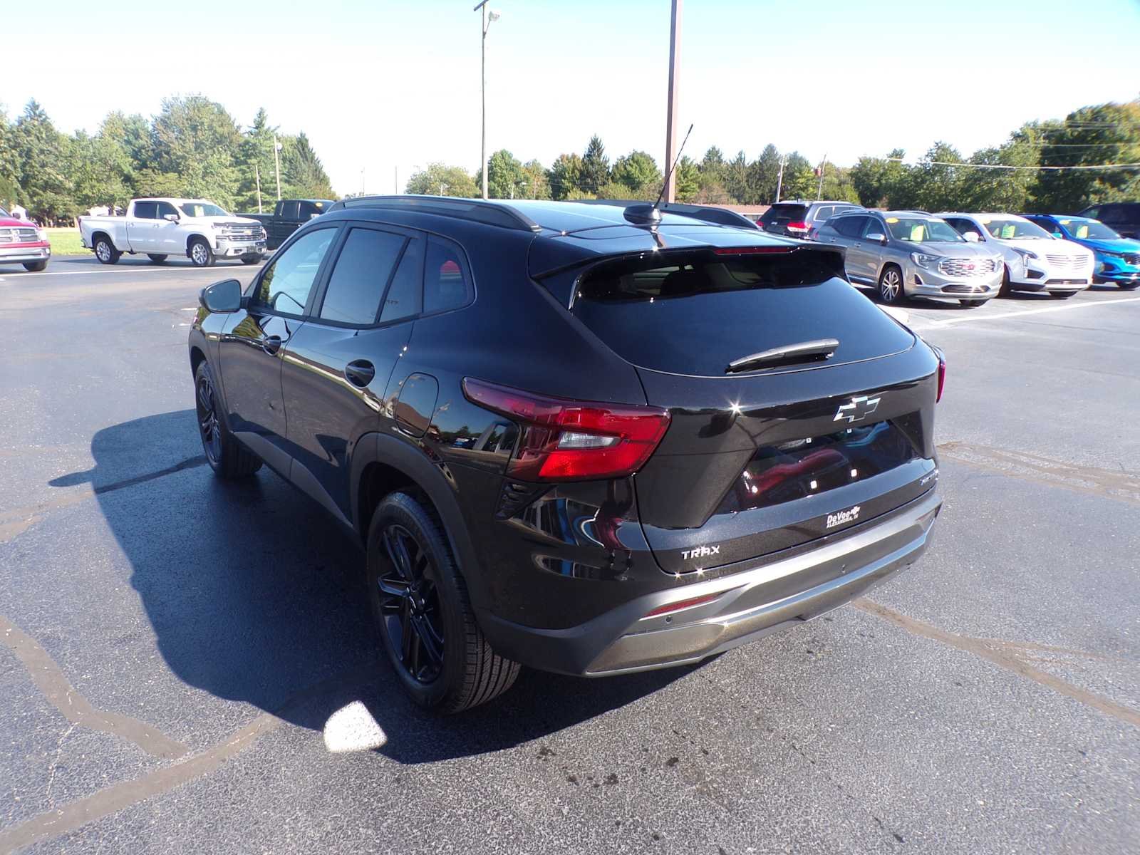 New 2026 Mosaic Black Metallic Chevrolet ACTIV image 5